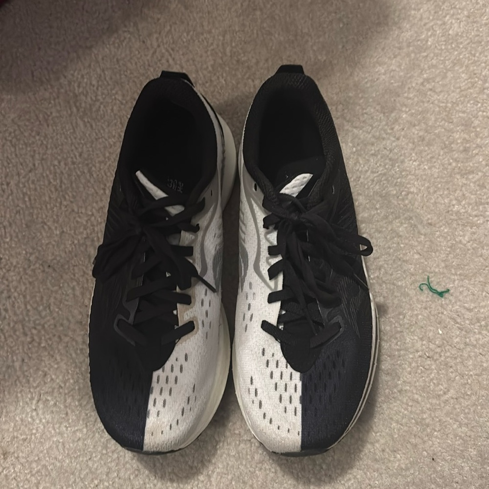 SAUCONY ENDORPHIN